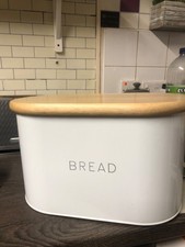 bread bin. white. Wooden lid