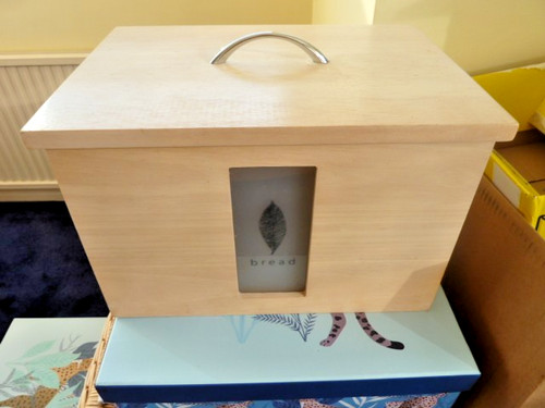 Bread bin with lid - a,